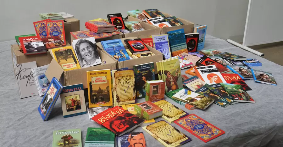 Зеленский подписал закон о сертификатах на приобретение книг для молодежи