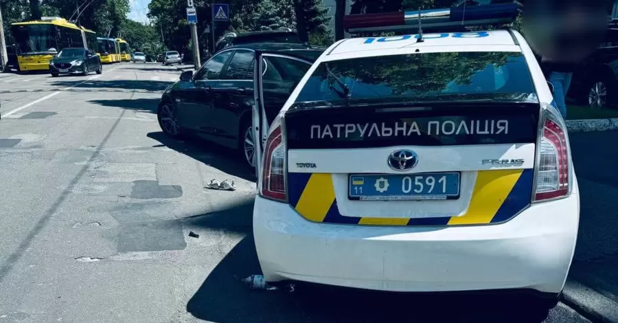 У Києві патрульне авто потрапило у ДТП, одного поліціянта поранено
