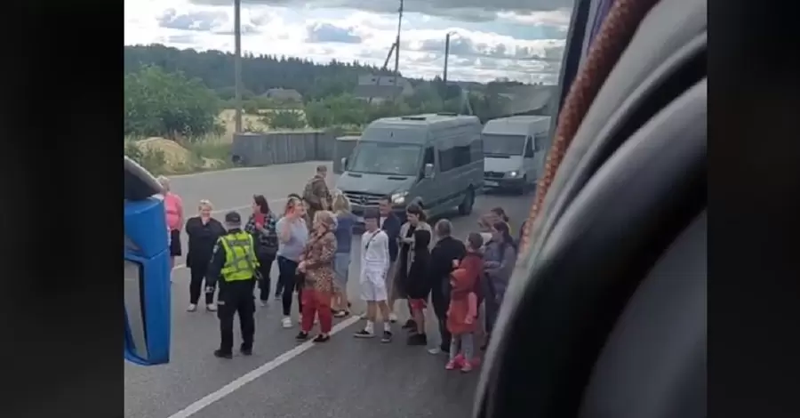 На Львівщині працівники ТЦК забрали водія автобуса, пасажири влаштували бойкот