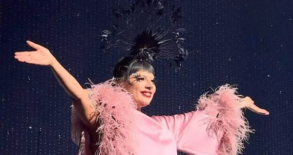Леди Гага вышла на сцену в Лас-Вегасе в платье украинского бренда SANTA