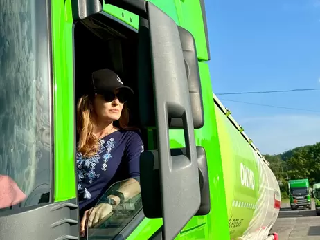 Мінінфраструктури розробляє програму навчання жінок водінню вантажівок та автобусів 