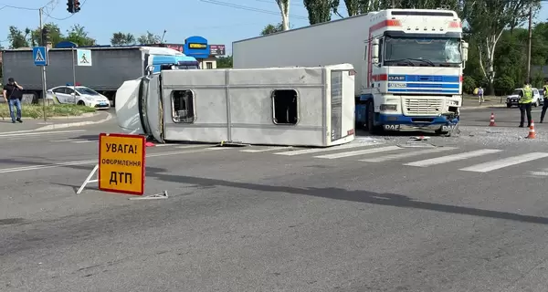 В Кривом Роге столкнулись маршрутка и фура, пострадали 22 человека 