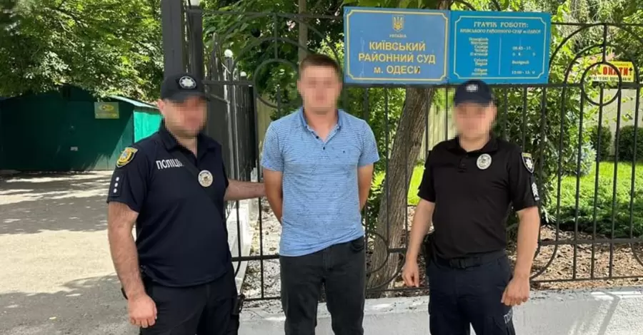 В Одессе арестовали двух организаторов рекордной группы уклонистов из 47 мужчин