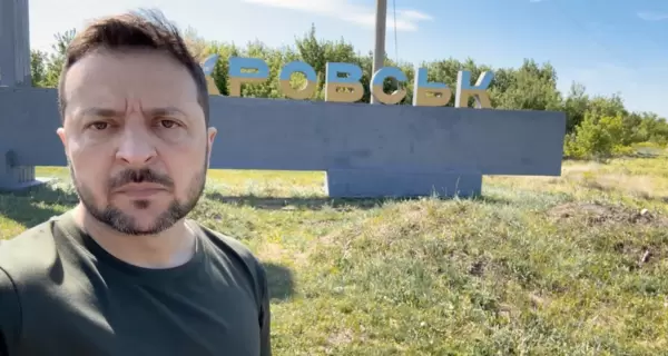 Зеленский приехал в Покровск и пообещал разговор чиновникам, которые не бывают вблизи фронта