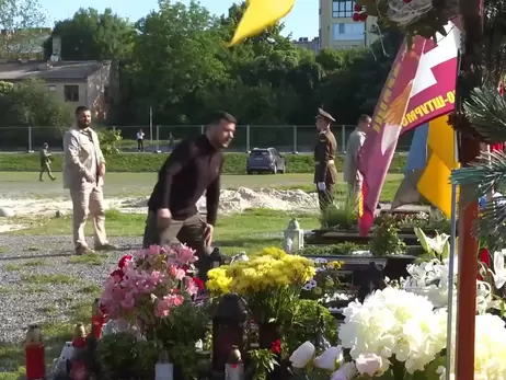 Зеленский во Львове почтил память погибших защитников Украины 