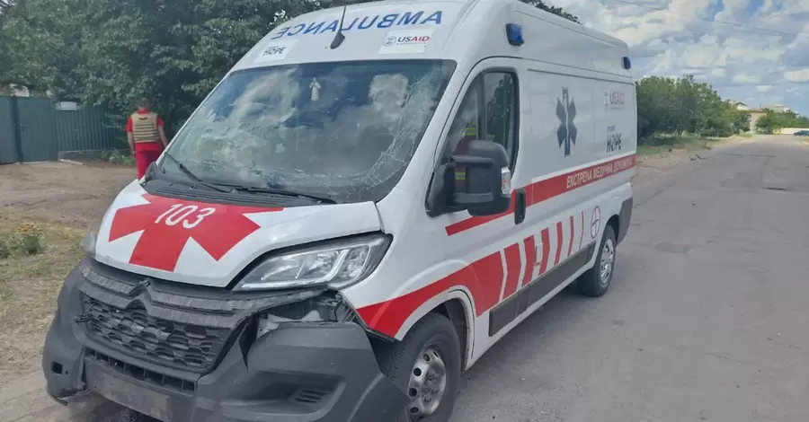 В Херсонской области россияне атаковали дронами авто скорой и жилой дом, есть раненые