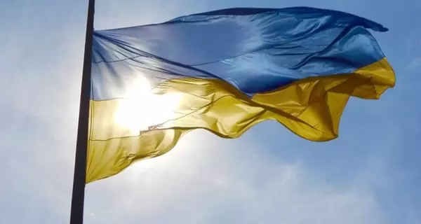 Десантники ВСУ в честь Дня Конституции установили флаг Украины в населенном пункте РФ 