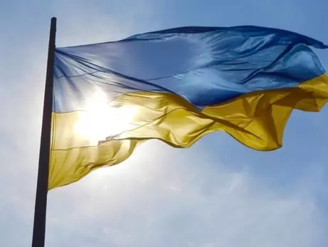 Десантники ЗСУ на честь Дня Конституції встановили прапор України у населеному пункті РФ 