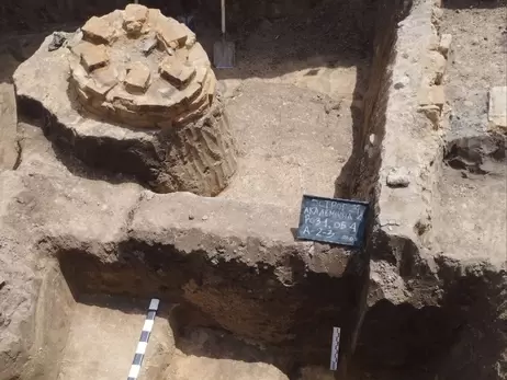 Археологи в Остроге раскопали литейную XVII века и подземное сооружение