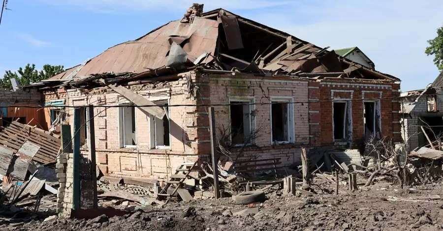 Ночью и утром россияне ударили ракетами и КАБом по селу на Харьковщине, есть травмированые