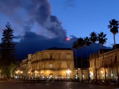 В Италии извергаются вулканы Этна и Стромболи, закрыли аэропорт