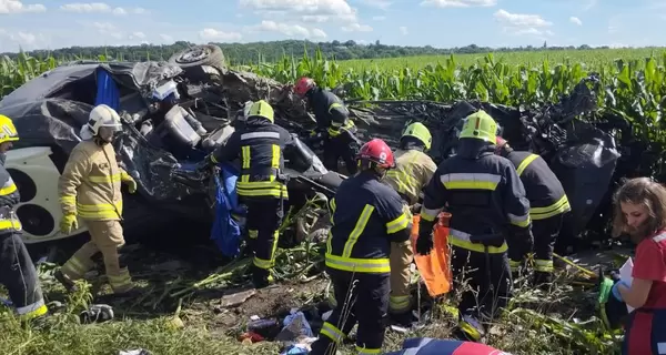 В Ровенском районе произошло масштабное ДТП - 14 человек погибли