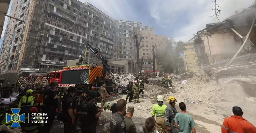 Влада Києва оновила інформацію щодо жертв удару РФ - найбільше загиблих в будівлі медцентру 