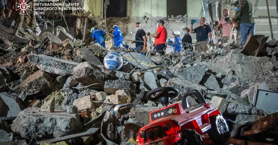 Число погибших в результате российского удара по Киеву увеличилось до 27