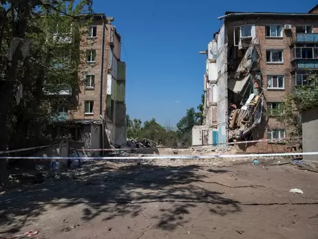 У Києві спецкомісія з’ясує, чи можна відновити зруйнований російською ракетою будинок на Сирці