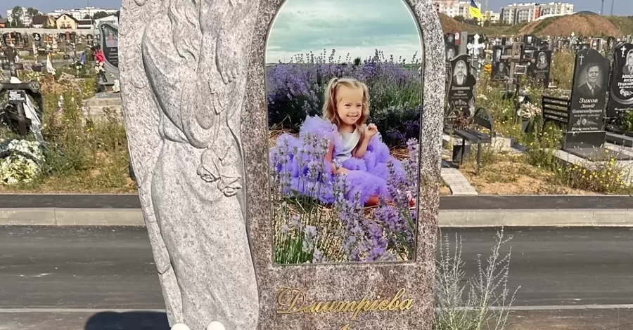 Мама загиблої два роки тому у Вінниці Лізи показала меморіал доньки