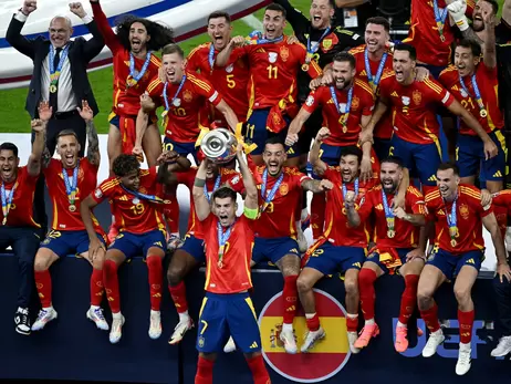 Сборная Испании триумфовала на Евро, забив решающий гол Англии за четыре минуты до конца матча 