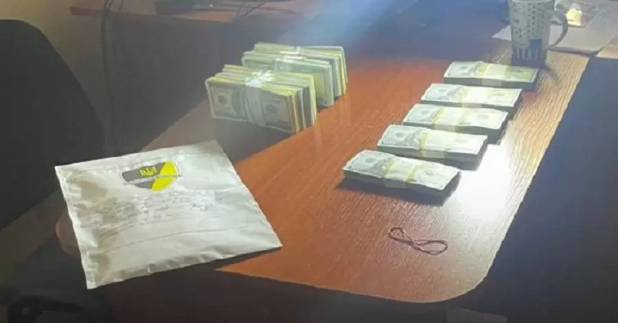 Прокурорів Офісу генпрокурора викрили на одержанні хабаря у 170 тисяч доларів