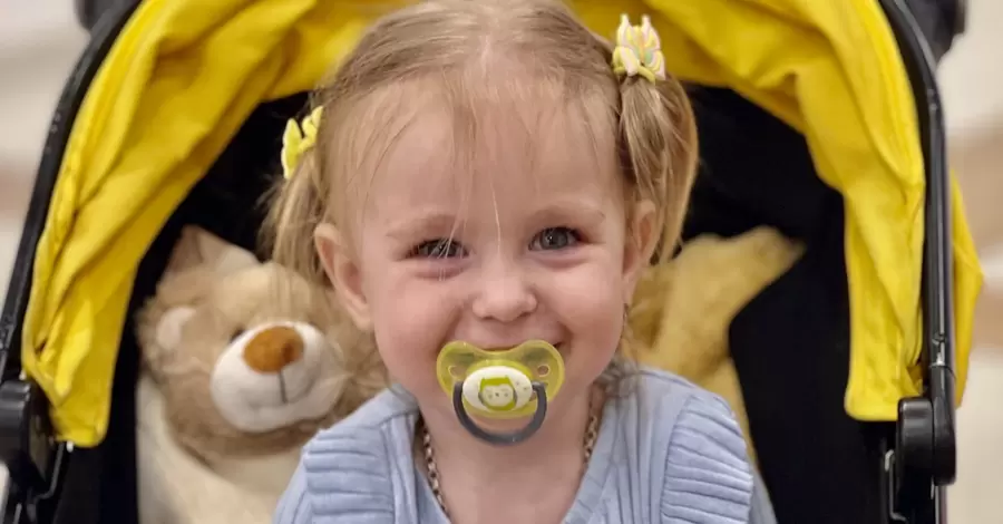 Львівські лікарі врятували ніжки 2-річної дівчинки, яка 
