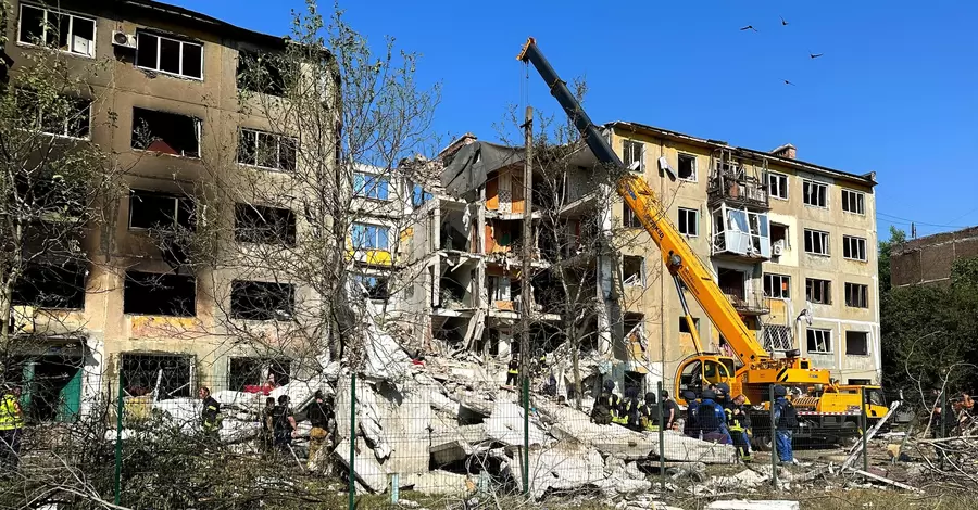 Из-под завалов пятиэтажки в Мирнограде достали тела супругов через два дня после удара