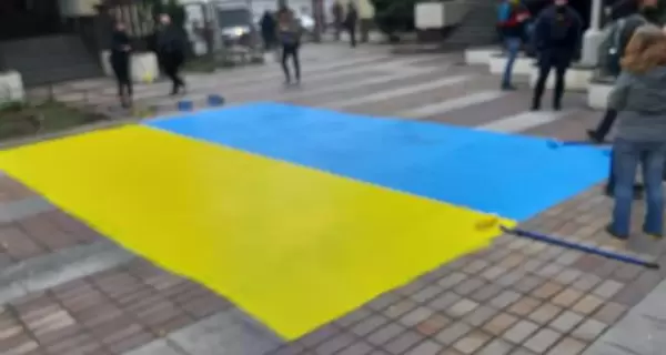 У Чехії судитимуть активістів, які намалювали український прапор біля будинків росіян
