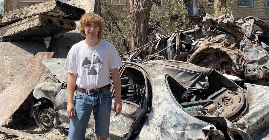 Музыкант Микола Пацюк показал разрушенную квартиру после ракетного российского обстрела Киева