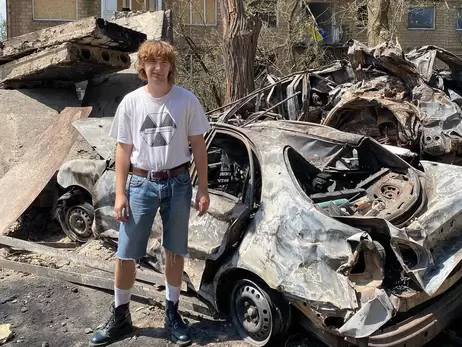 Музыкант Микола Пацюк показал разрушенную после ракетного российского обстрела Киева квартиру