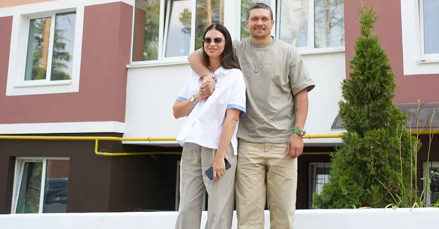 Усик вернулся в Украину и посетил дом в Ирпене, на восстановление которого собирал деньги с UNITED24