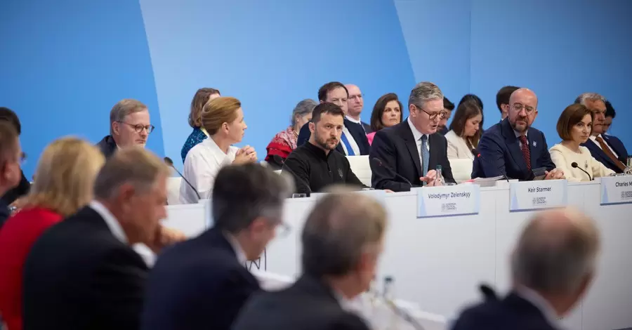 Зеленский на саммите в Британии призвал разрешить удары по аэродромам в России