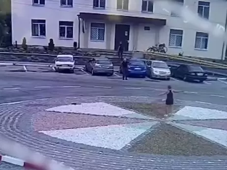 На Київщині жінка влаштувала самопідпал під будівлею суду