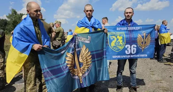 Украинский защитник впервые позвонил родным после плена - омбудсмен показал видео