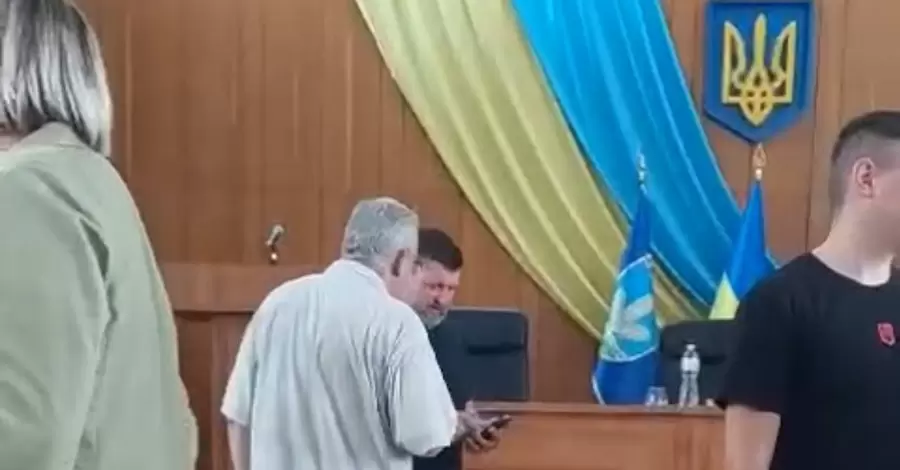 Ирпенскому депутату Александру Пикулику вручили сертификат в СИЗО