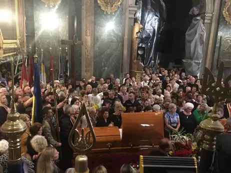 На прощання з Іриною Фаріон у Львові прийшли тисячі людей