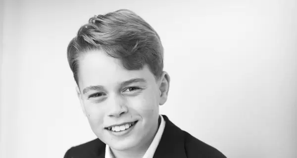 Принц Уильям и Кейт Миддлтон поздравили сына с 11-летием черно-белым портретом