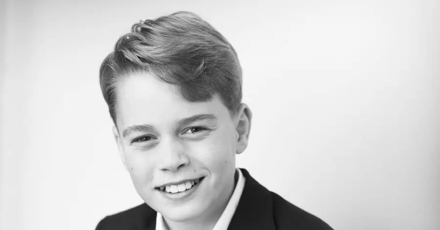 Принц Уильям и Кейт Миддлтон поздравили сына с 11-летнием черно-белым портретом
