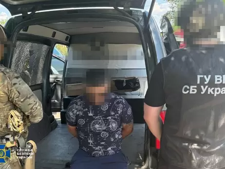 Доброволец и экс-милиционер торговали автоматами и пулеметами, найденными на поле боя