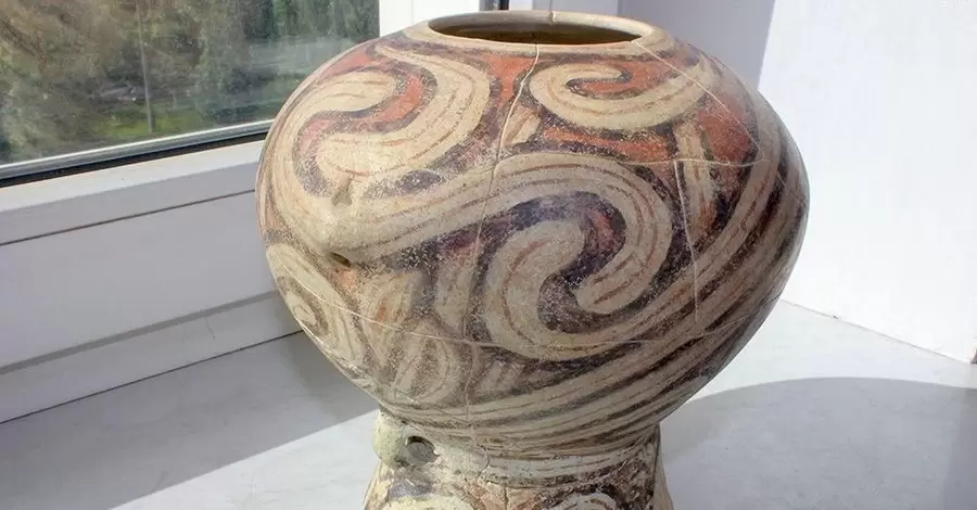 Из Украины пытались вывезти трипольскую вазу, которой почти 7 тысяч лет