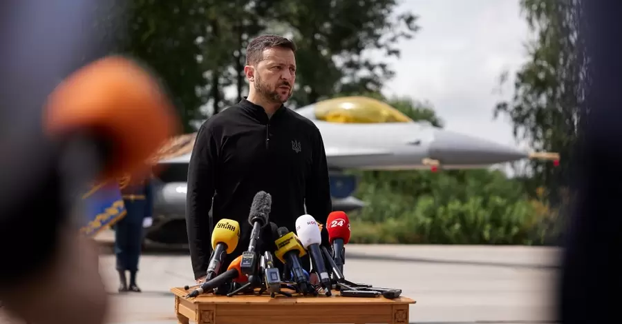 Владимир Зеленский подтвердил, что первые F-16 прибыли в Украину (обновлено)