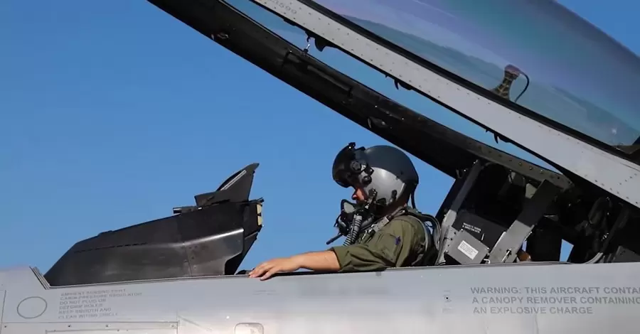 Украинские пилоты F-16 смогут управлять ракетами взглядом