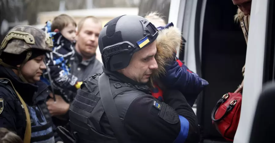 Принудительную эвакуацию детей объявили в двух городах Донецкой области  