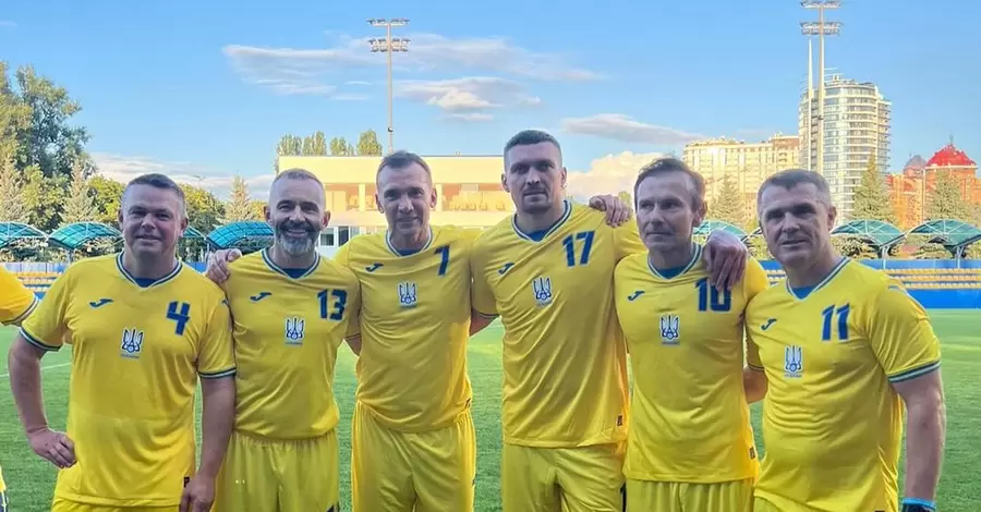 Вакарчук, Усик та Жадан зіграли матч із Шевченком для збору коштів на допомогу військовим