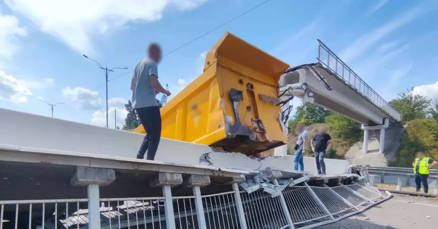 Возле Умани на трассу «Киев-Одесса» рухнул пешеходный мост