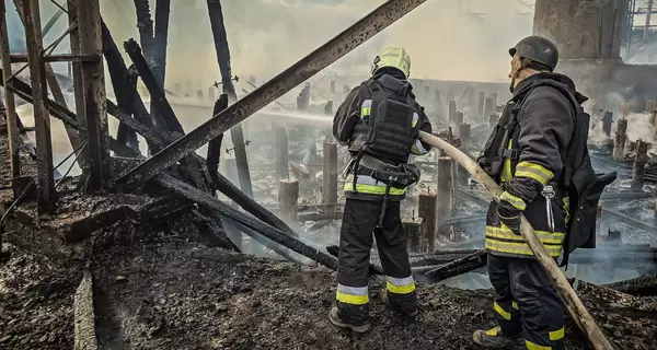 Російська армія вдарила по поліклініці в центрі Харкова, під завалами можуть бути люди