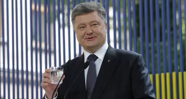 Порошенко вимагає від нардепів «Євросолідарності» відпочивати на курортах Європи «непомітно», – блогер Іванов