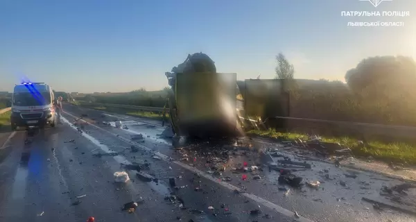 На Львівщині зіткнулись вантажівка та мікроавтобус, є постраждалі