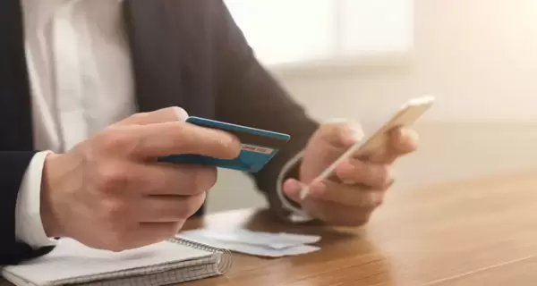 Глава НБУ анонсировал введение ограничения переводов с карты на карту до конца недели