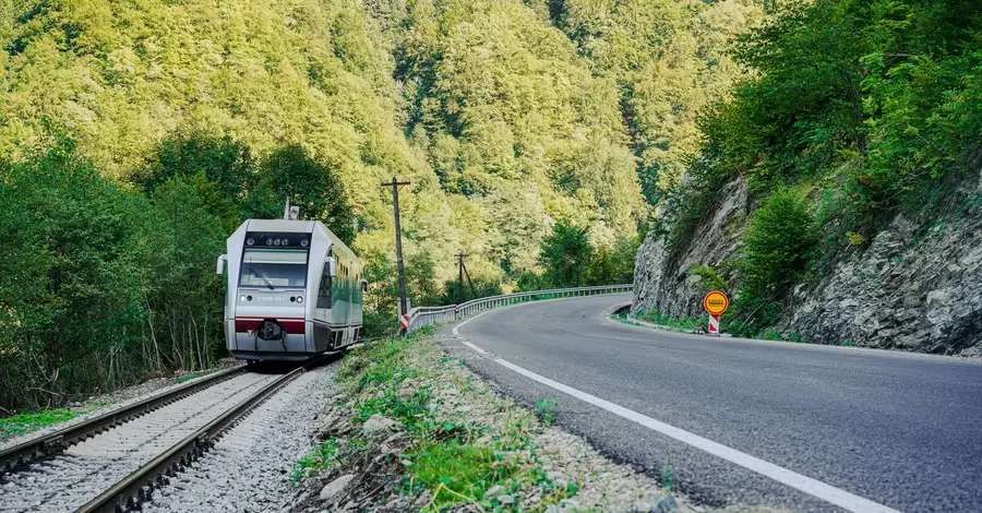 В Укрзалізниці пояснили, чому складно купити квитки на захід країни