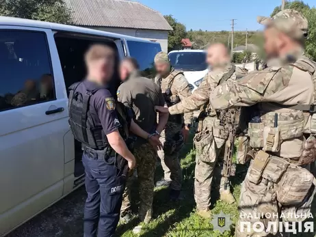 Під Тернополем чоловік у військовій формі стріляв у людей — двоє загинули, троє поранені