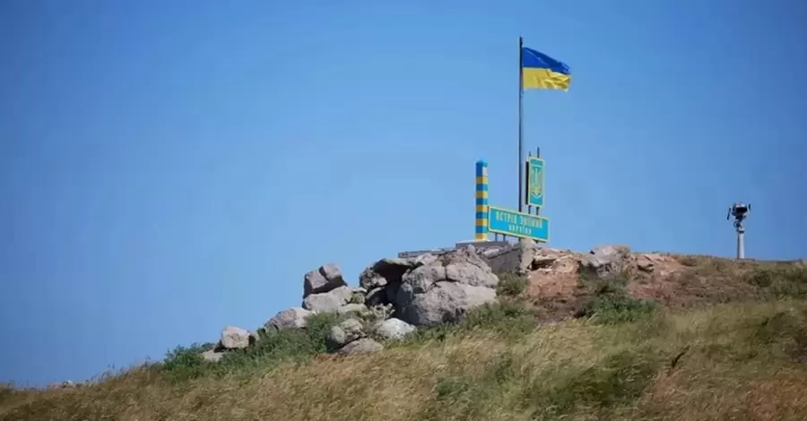 Росія випустила вночі чотири ракети по острову Зміїний