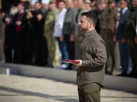 Зеленський роздав нагороди у День незалежності: Сирському – звання генерала, Харлан та Усику – ордена Свободи